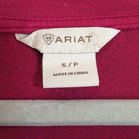 Ariat small long sleeve tshirt in hot pink with stain and fading - Picture 4 of 10